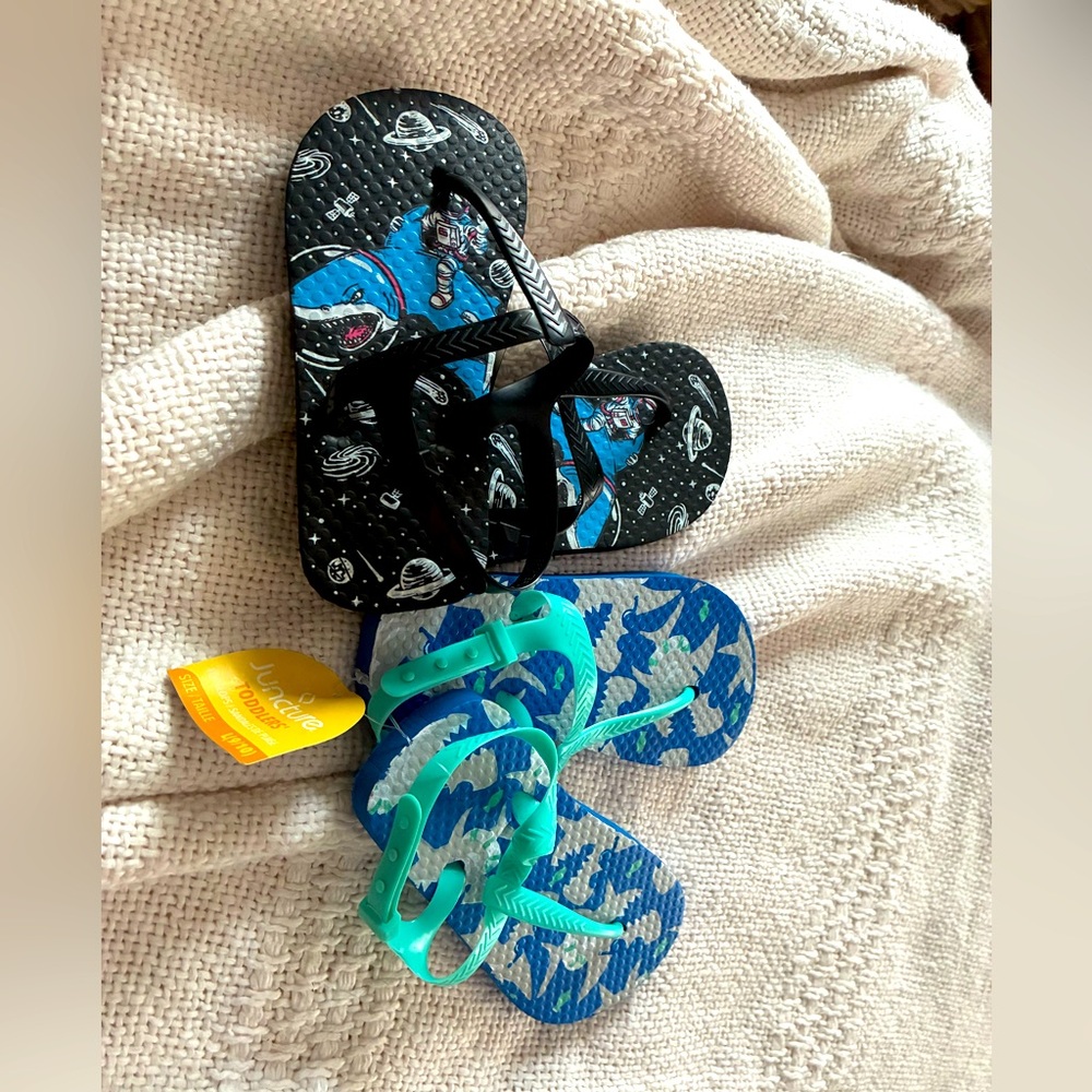 Ipanema Kids Space-Themed Shark Flip Flops - Black and Blue